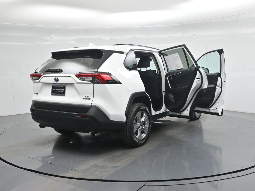 Used 2024 Toyota RAV4 LE image 5