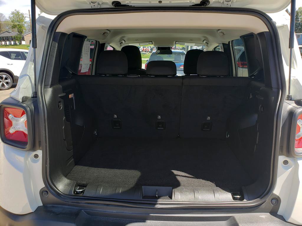 Certified 2023 Jeep Renegade Latitude AWD/4WD image 5