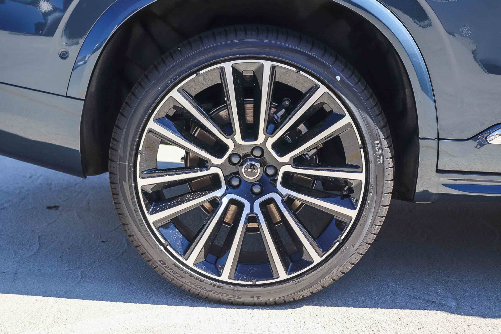 New 2027 Volvo XC90 B6 Plus AWD/4WD image 8