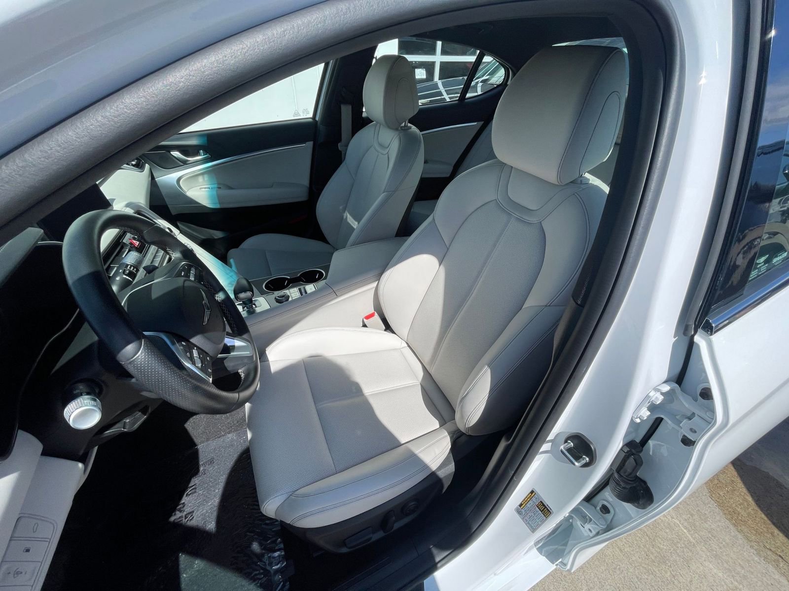 Used 2025 Genesis G70 2.5T image 36