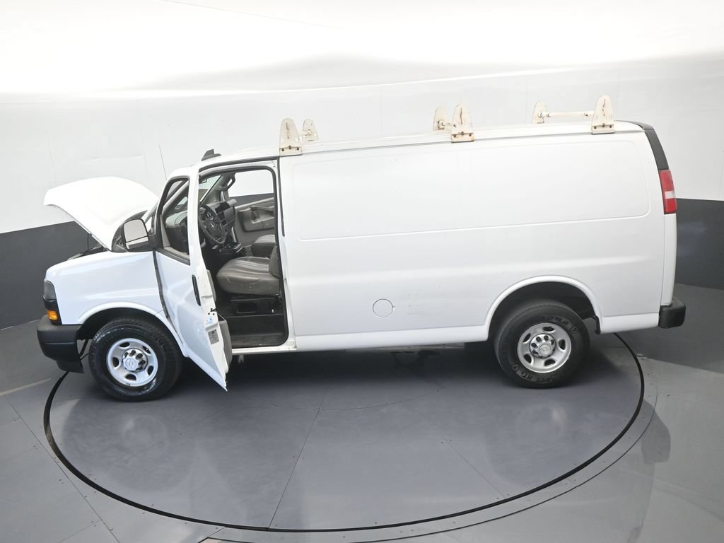Used 2018 Chevrolet Express 2500 RWD image 47