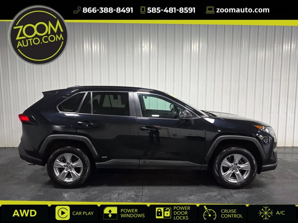 Used 2022 Toyota RAV4 LE AWD/4WD image 1