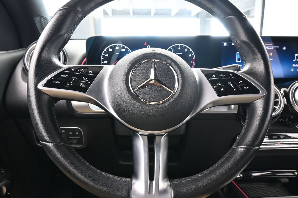 Used 2025 Mercedes-Benz GLB 250 image 26