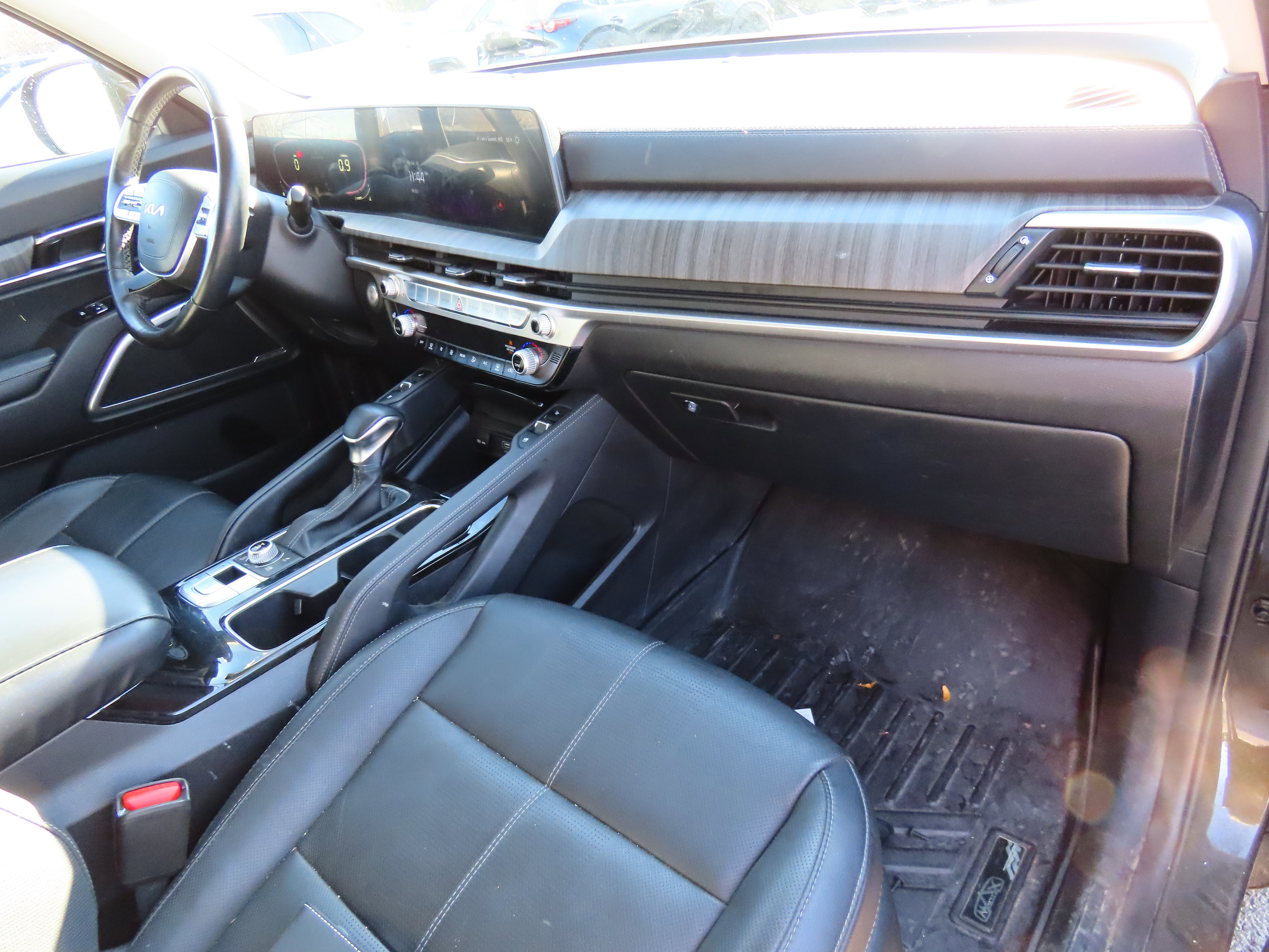 Used 2023 Kia Telluride EX w/ EX Captain's Chair Package image 10