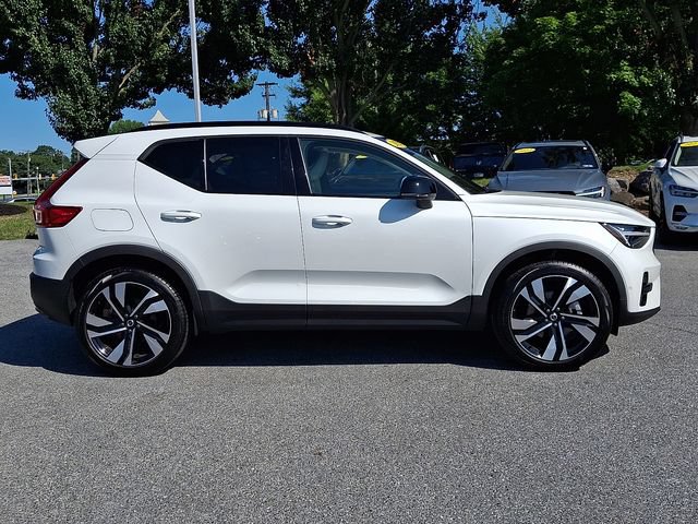Certified 2025 Volvo XC40 B5 Ultra AWD/4WD image 7
