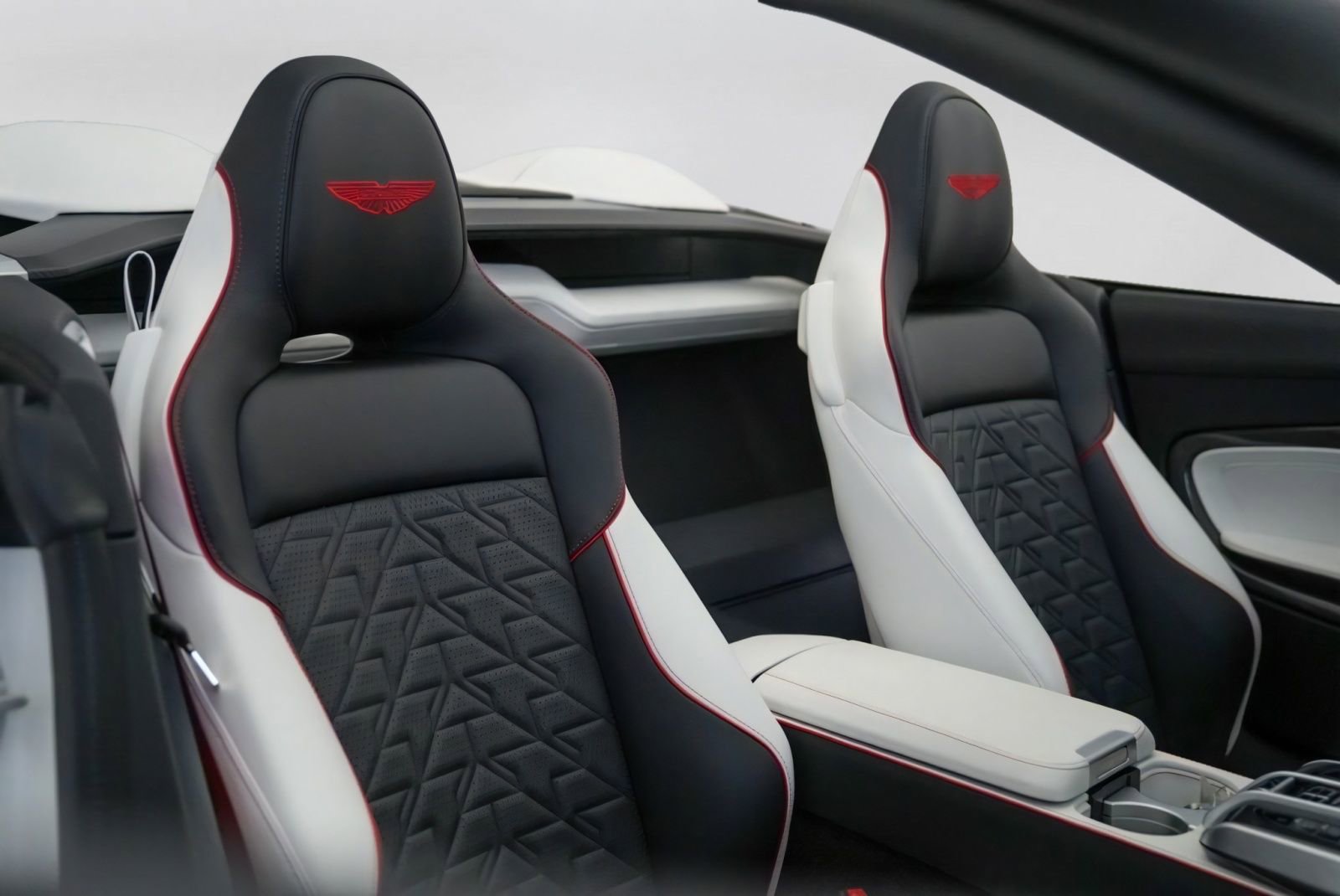 New 2026 Aston Martin Vanquish Convertible RWD image 34