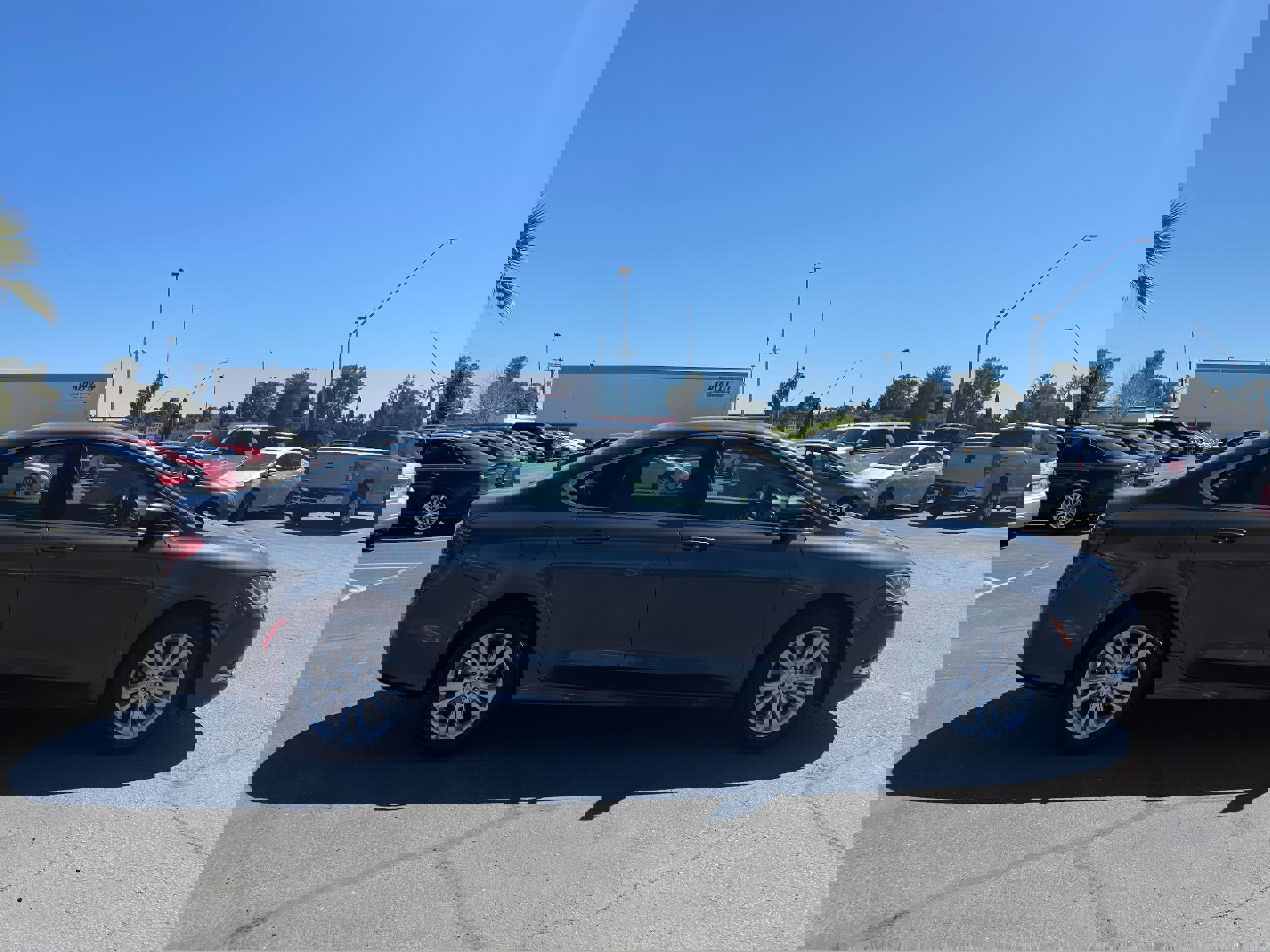 Used 2016 Chrysler 200 Limited image 6