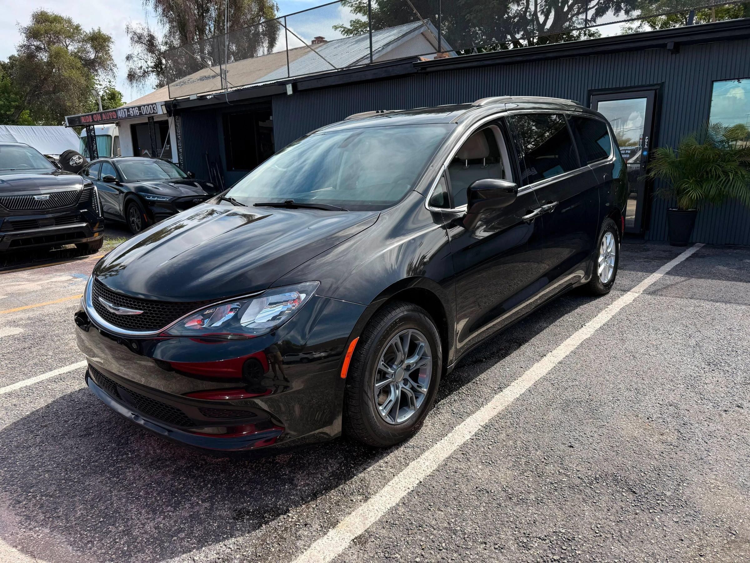 Used 2021 Chrysler Voyager Lxi FWD image 1