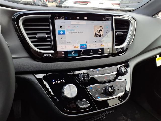 New 2026 Chrysler Voyager LX image 20