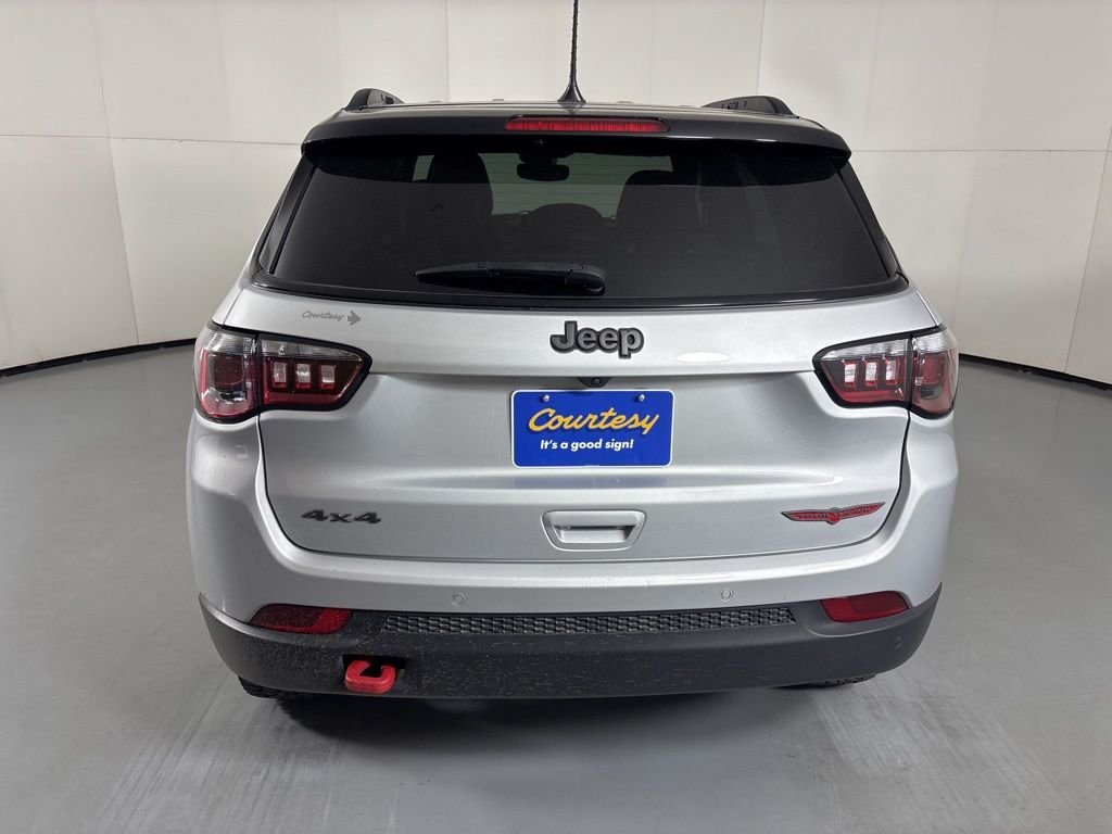 Used 2025 Jeep Compass Trailhawk AWD/4WD image 7