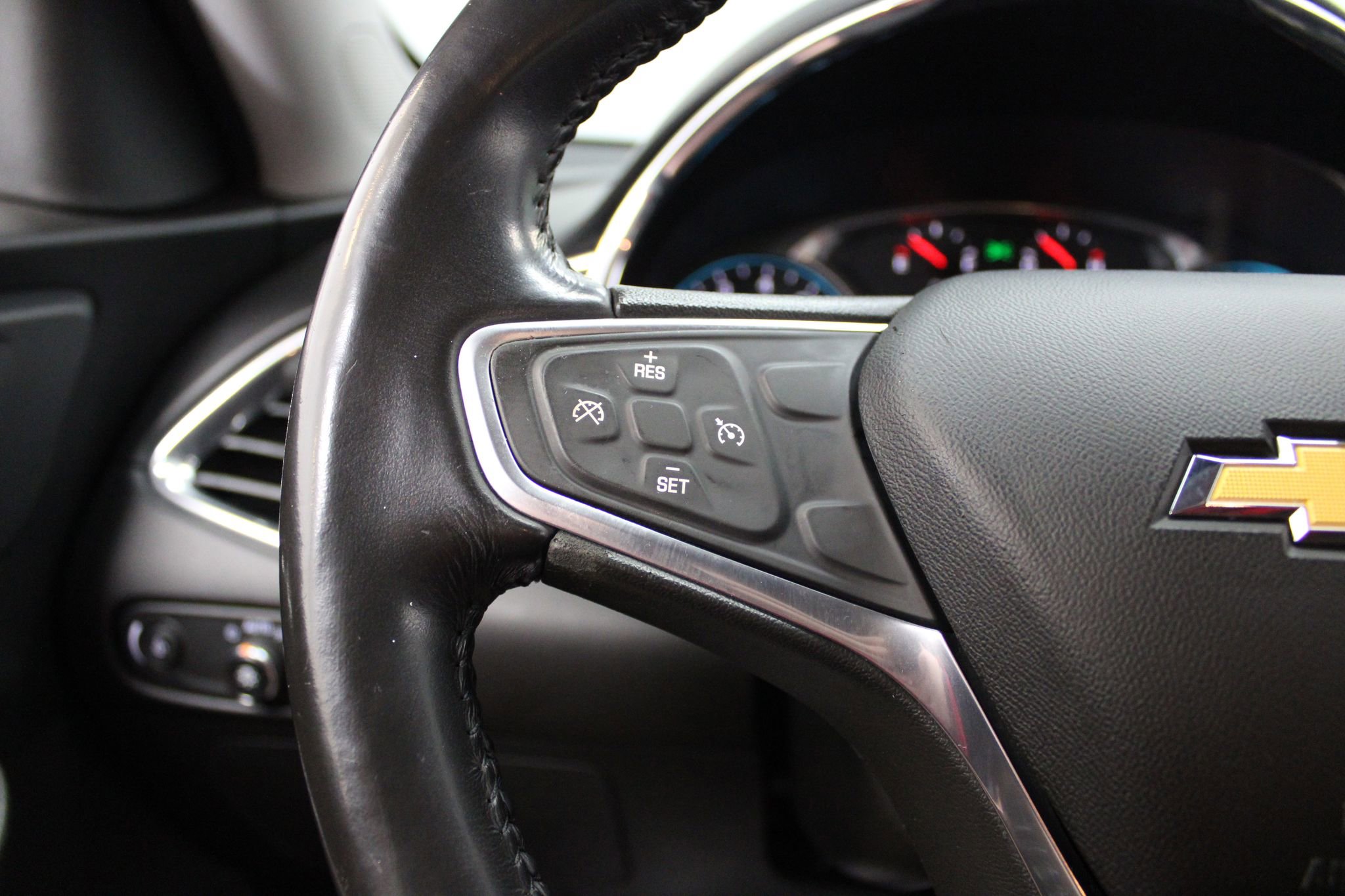 Used 2018 Chevrolet Malibu LT image 32