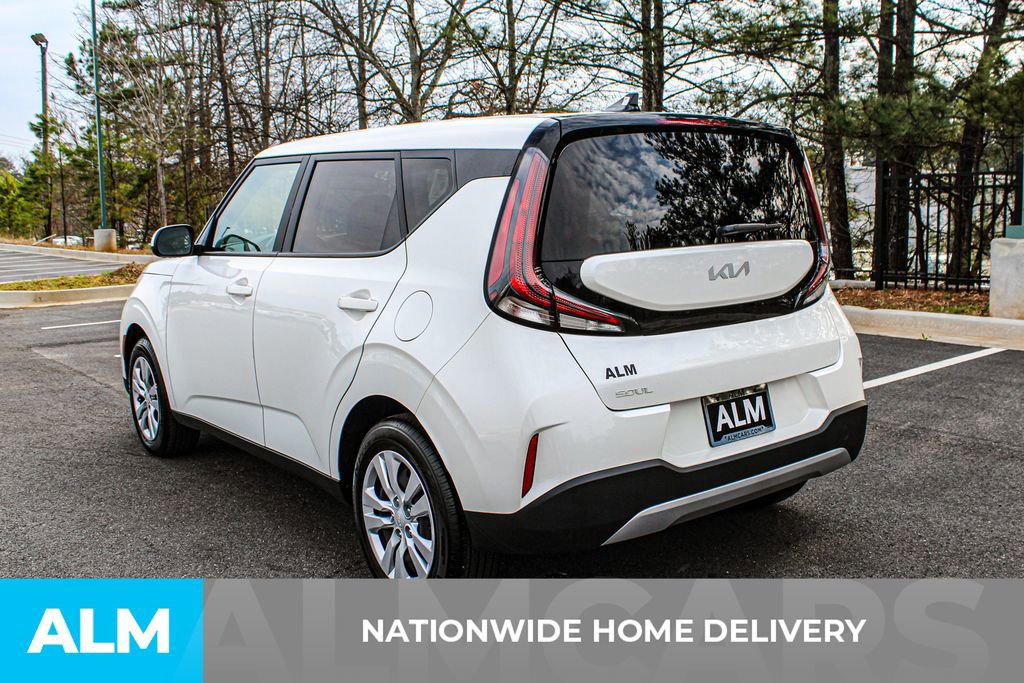 Used 2025 Kia Soul LX FWD image 5