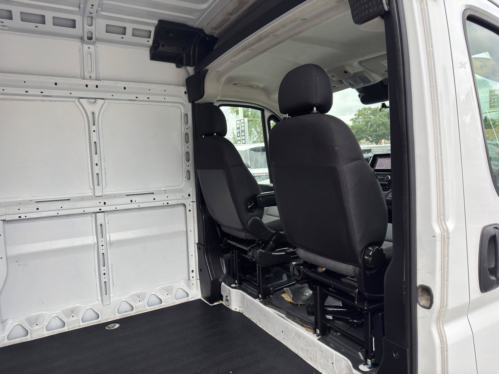 Used 2025 RAM ProMaster 2500 w/ Convenience Group FWD image 23
