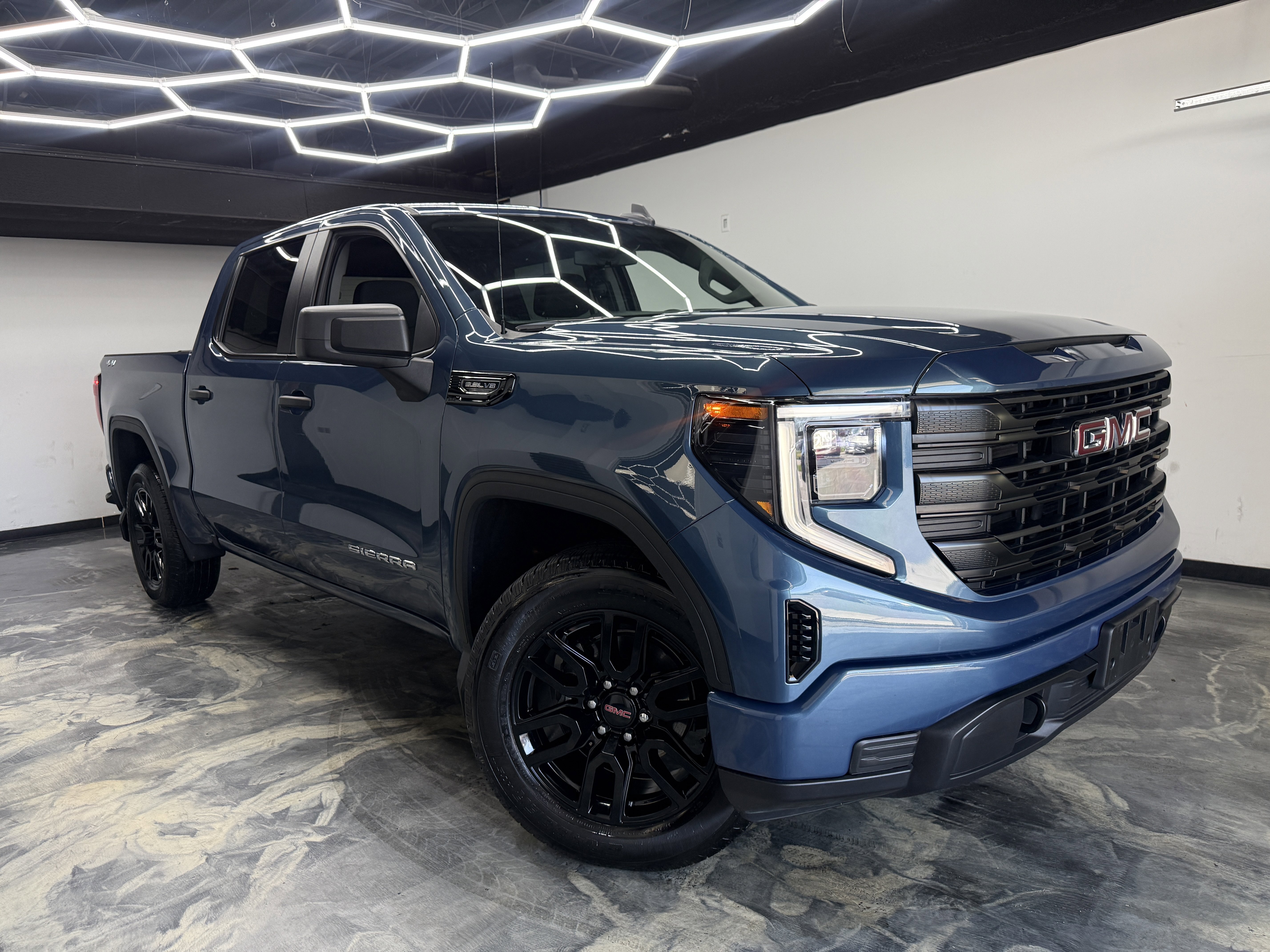 Used 2024 GMC Sierra 1500 Pro w/ Graphite Edition AWD/4WD image 5