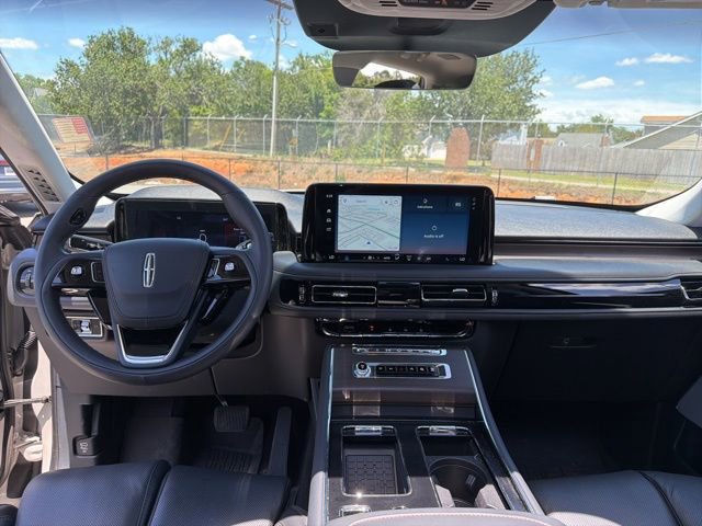 Used 2025 Lincoln Aviator Reserve w/ Equipment Group 201A AWD/4WD image 14