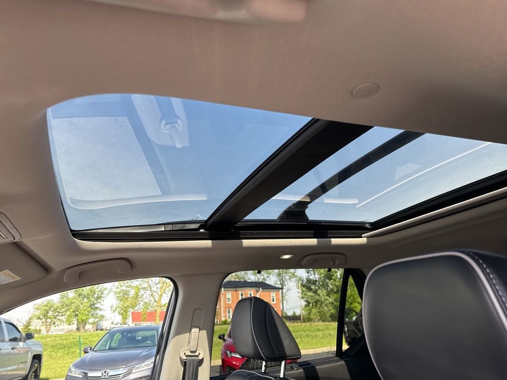 Used 2025 Honda Pilot Elite image 33