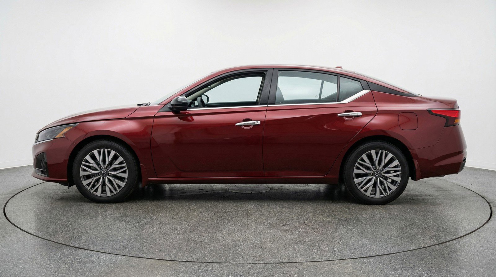 Used 2025 Nissan Altima 2.5 SV FWD image 5