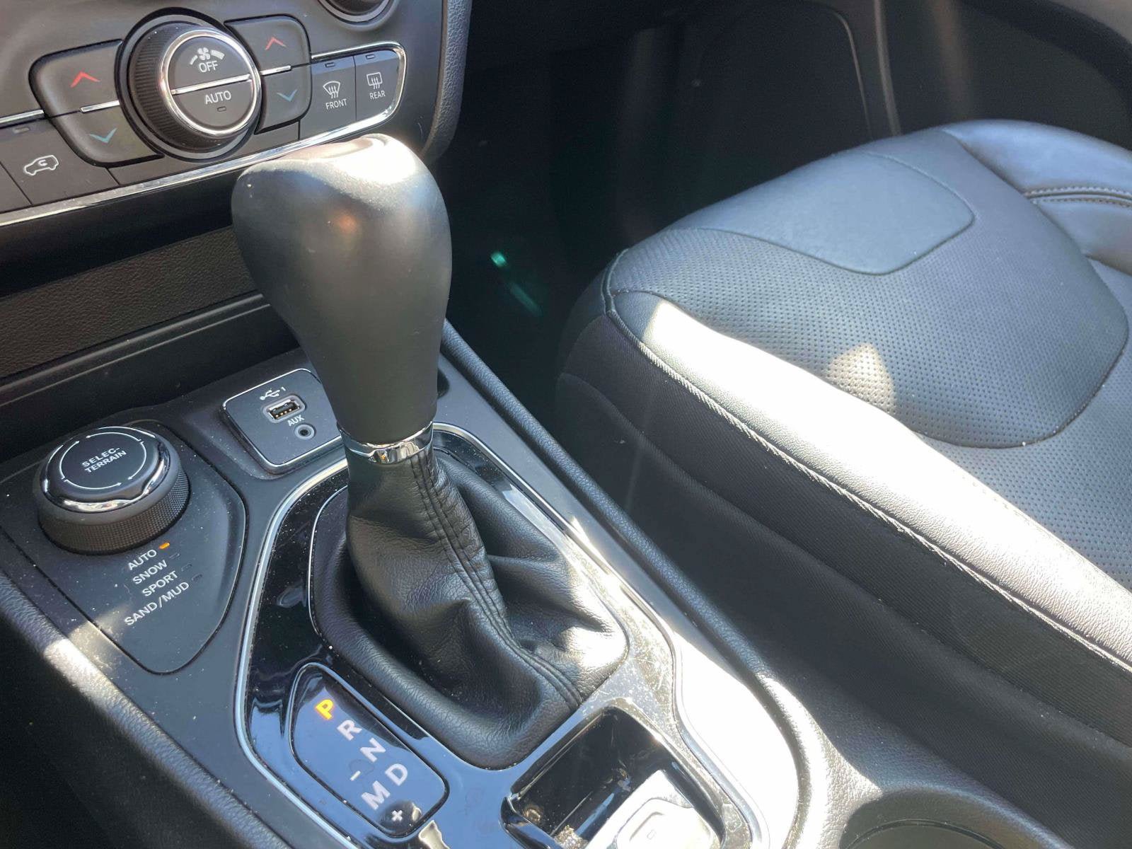 Used 2019 Jeep Cherokee Limited AWD/4WD image 26