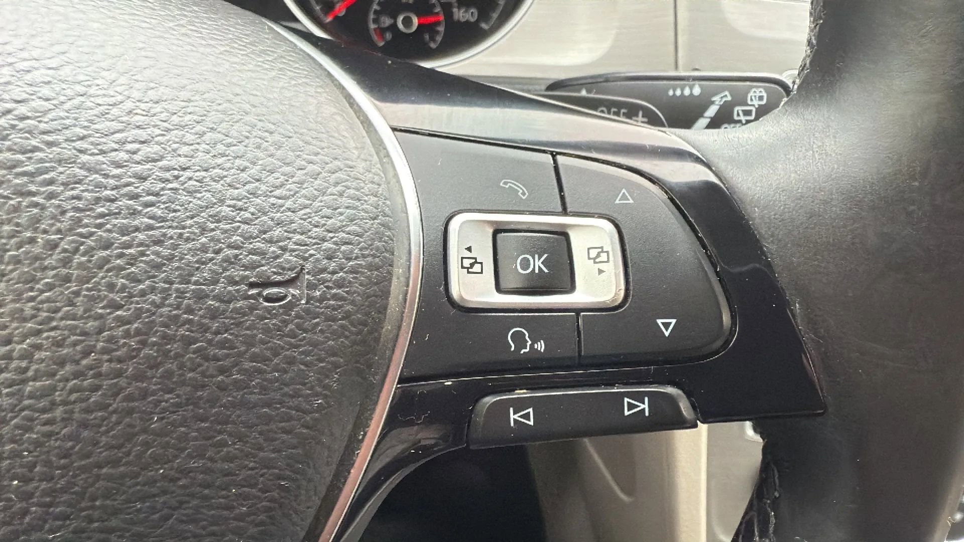 Used 2016 Volkswagen Golf Limited Edition image 11