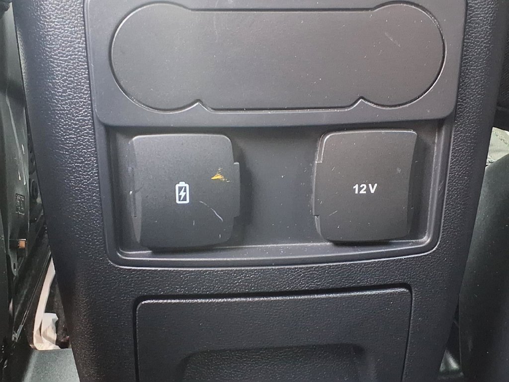 Used 2024 Ford Explorer XLT RWD image 16