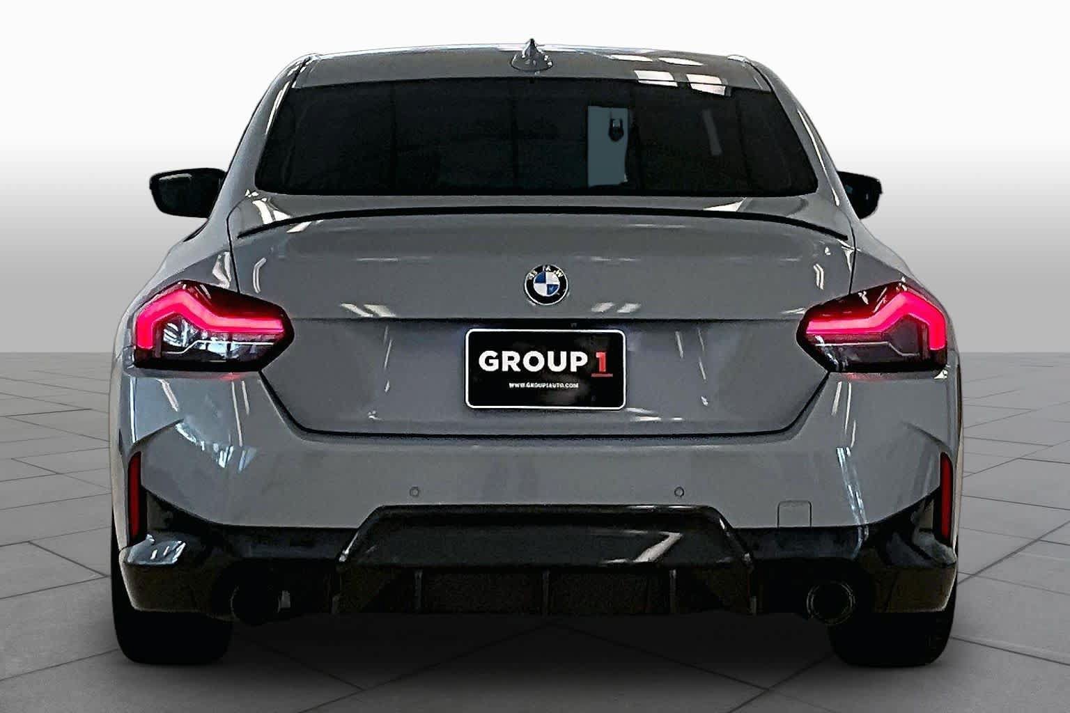 Used 2022 BMW 230i Coupe w/ M Sport Package RWD image 4
