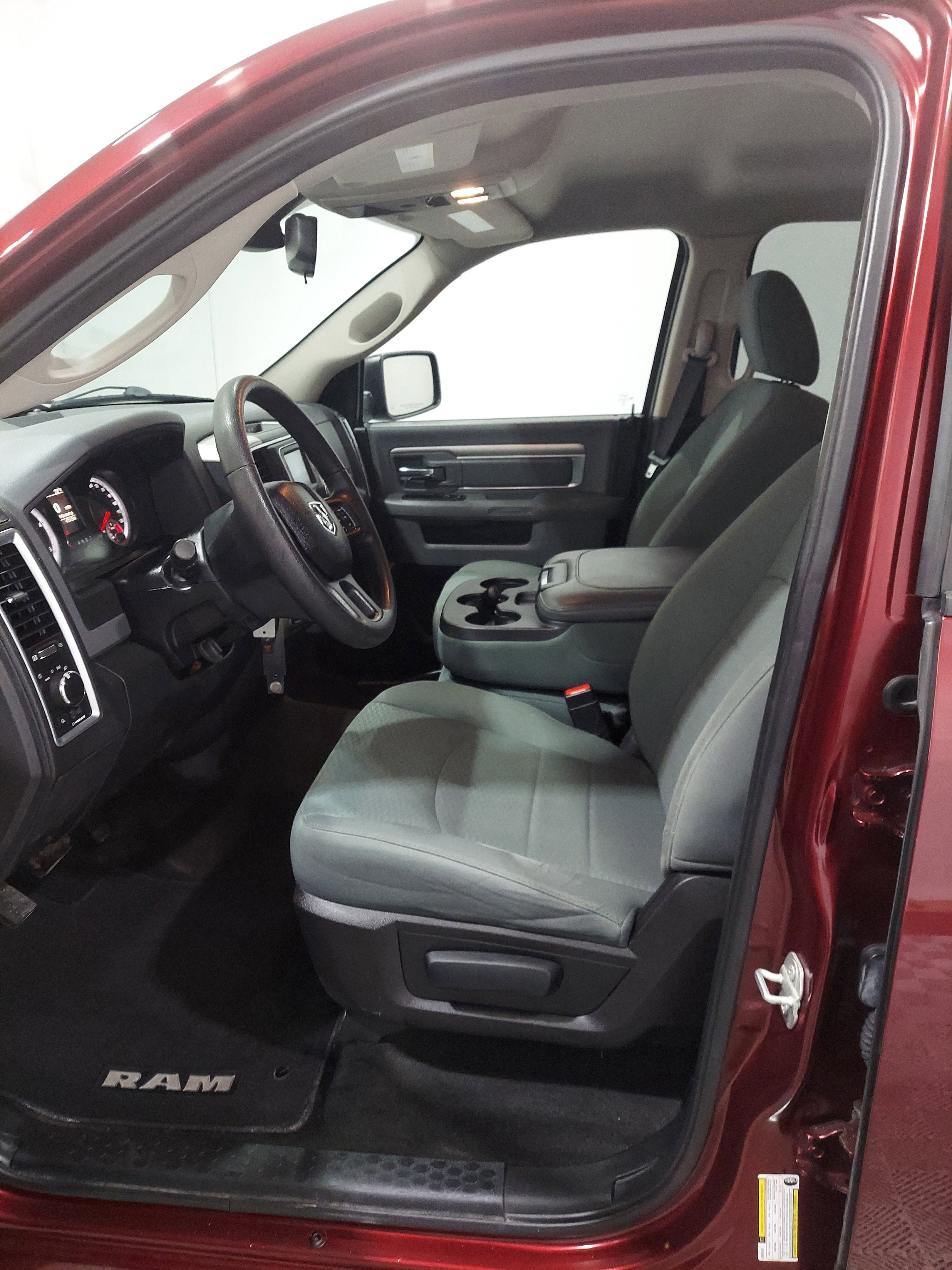 Used 2016 RAM 1500 Classic SLT AWD/4WD image 15