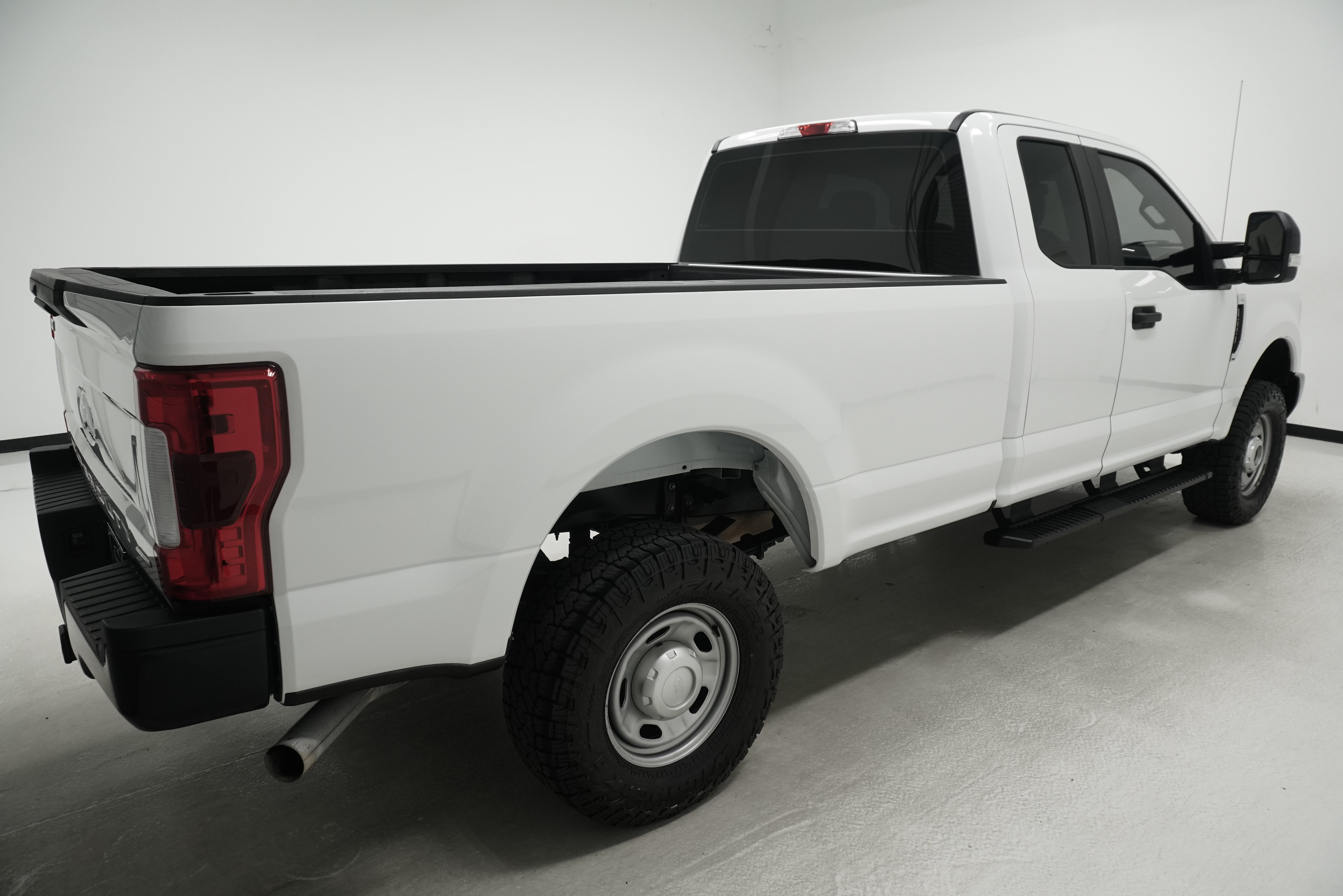 Used 2019 Ford F250 XL w/ Power Equipment Group AWD/4WD image 4