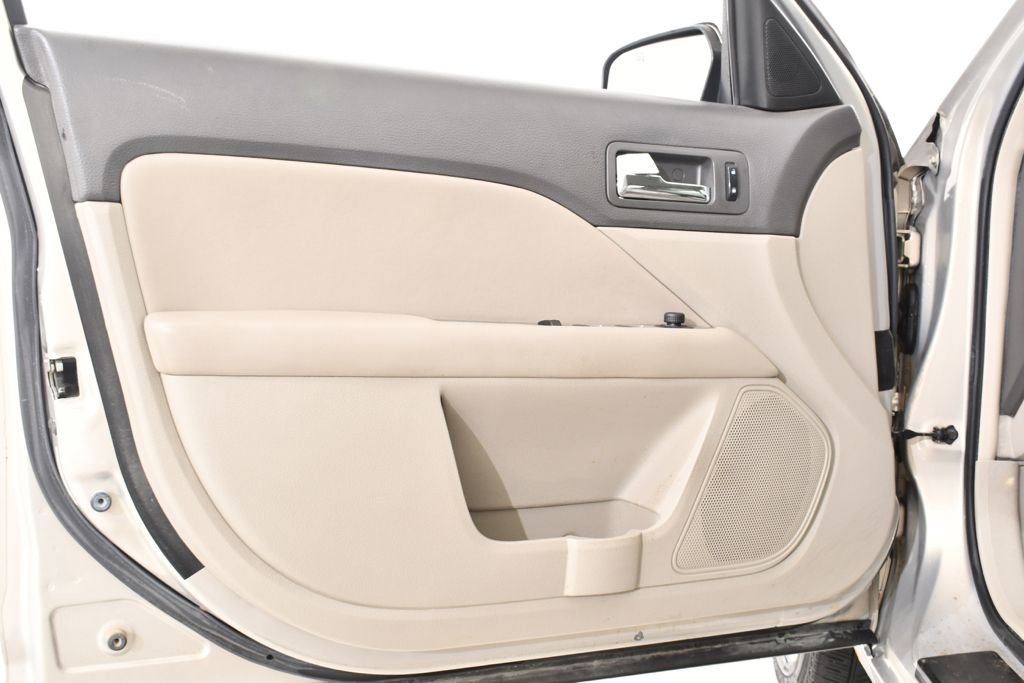 Used 2010 Ford Fusion SEL image 25