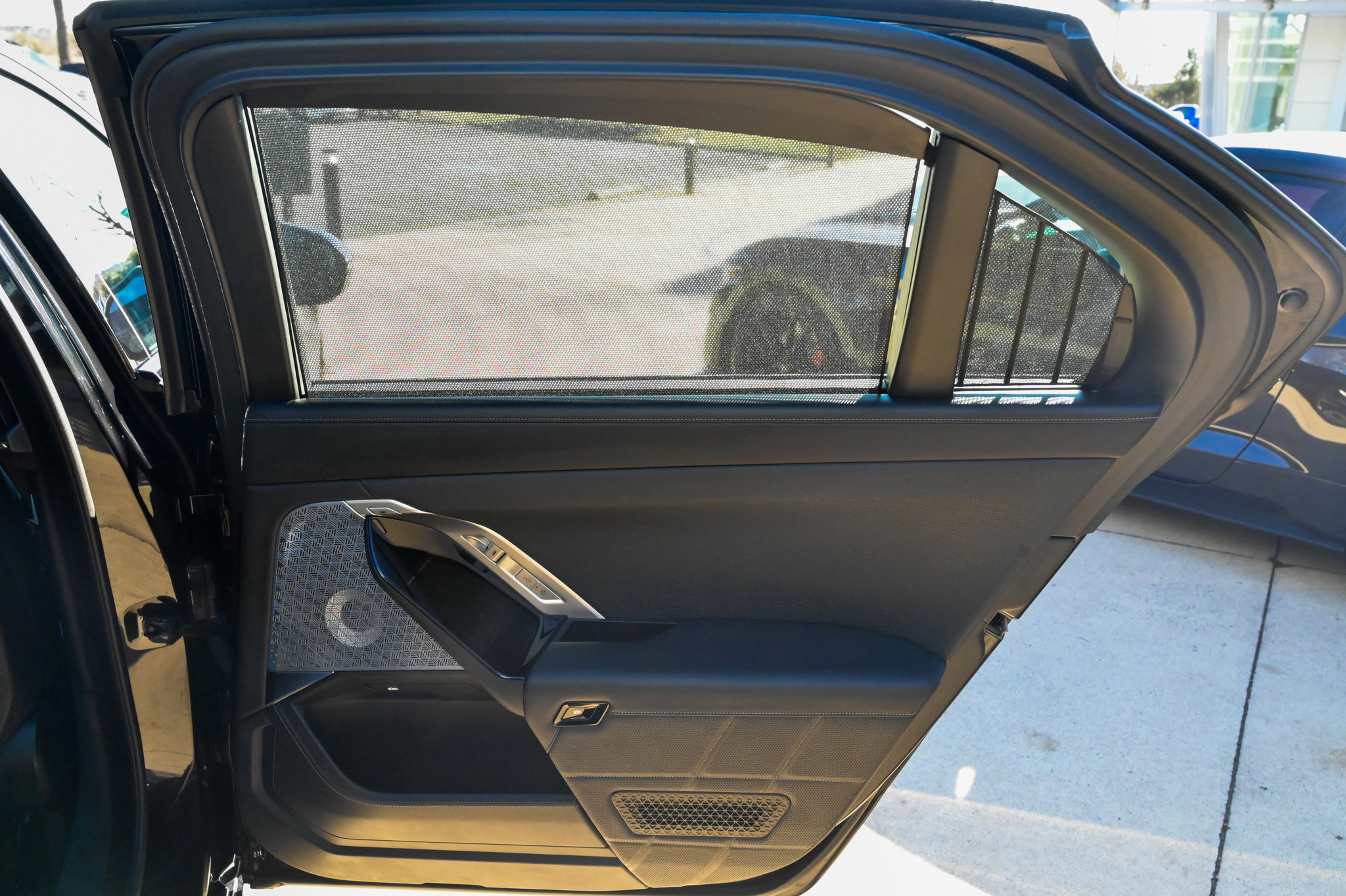 Used 2023 BMW 760i xDrive w/ Executive Package image 52