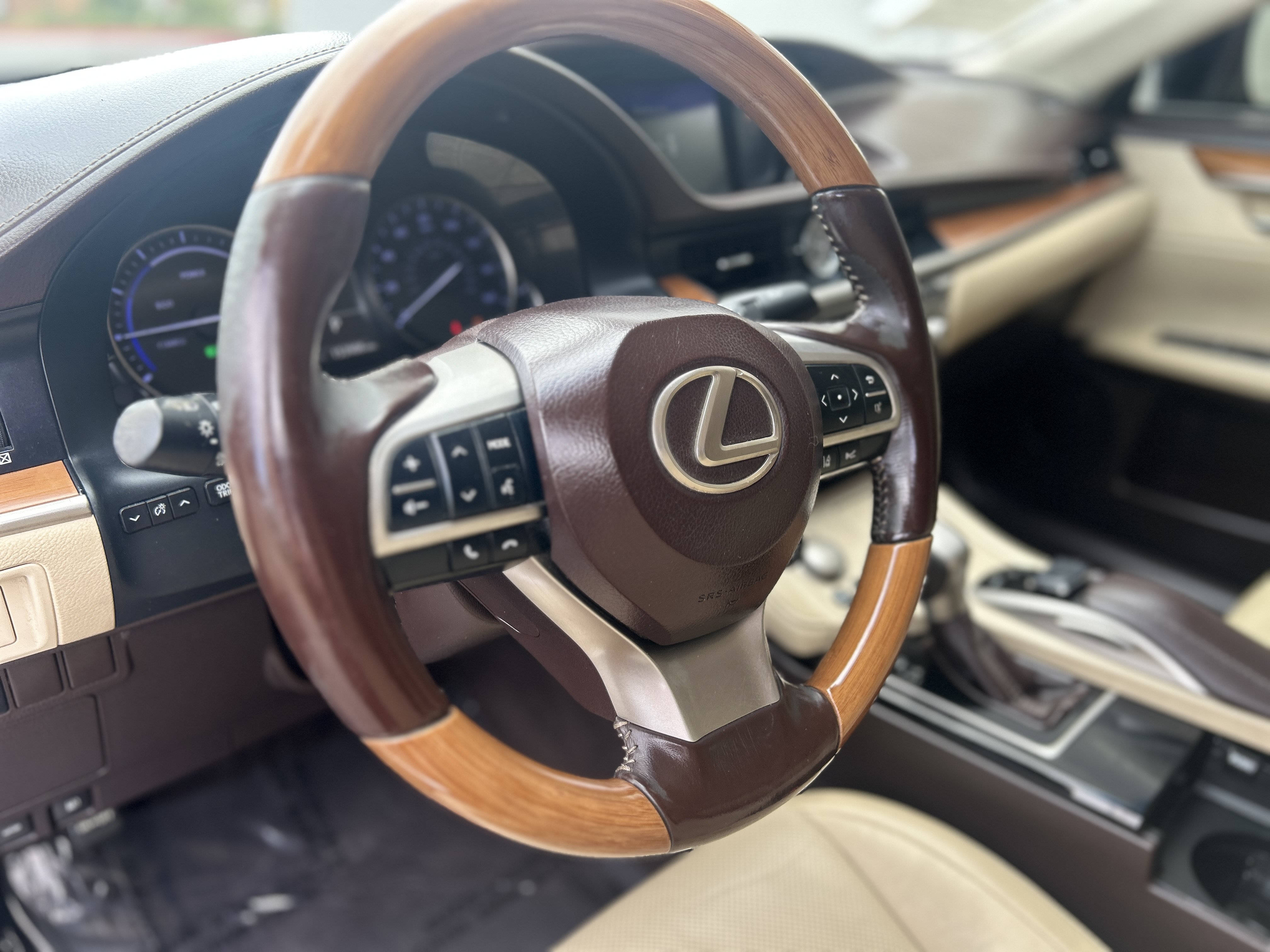 Used 2017 Lexus ES 300h w/ Navigation System Package FWD image 34