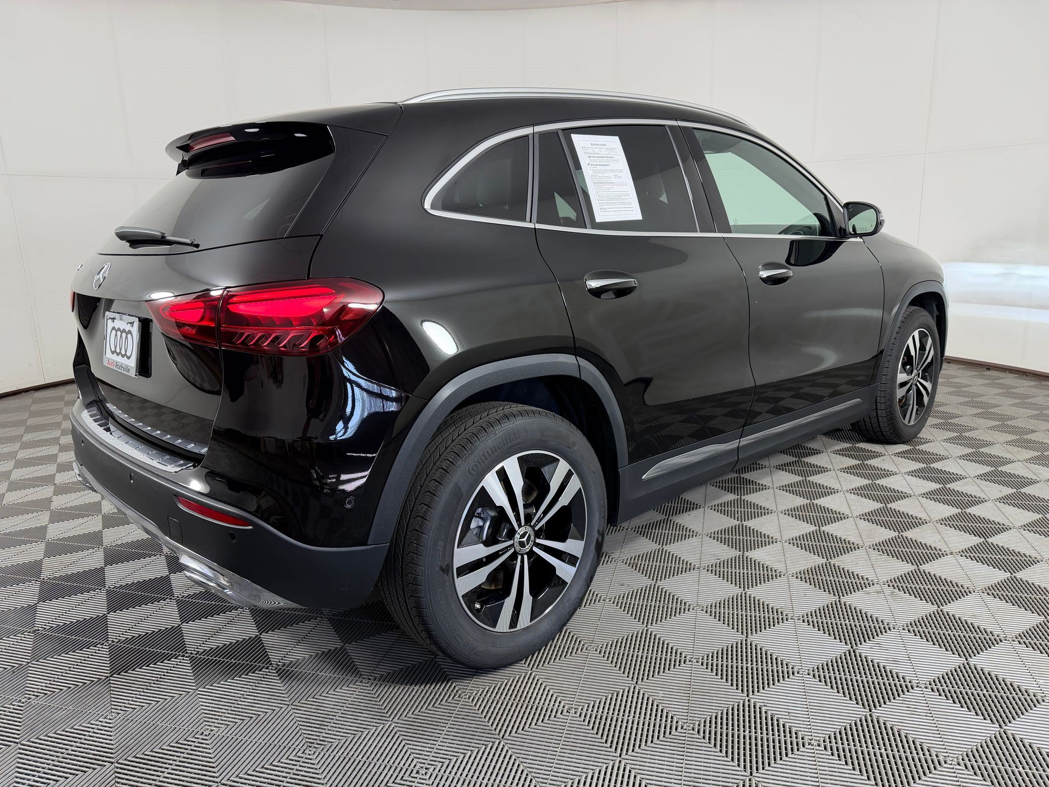 Used 2025 Mercedes-Benz GLA 250 image 9