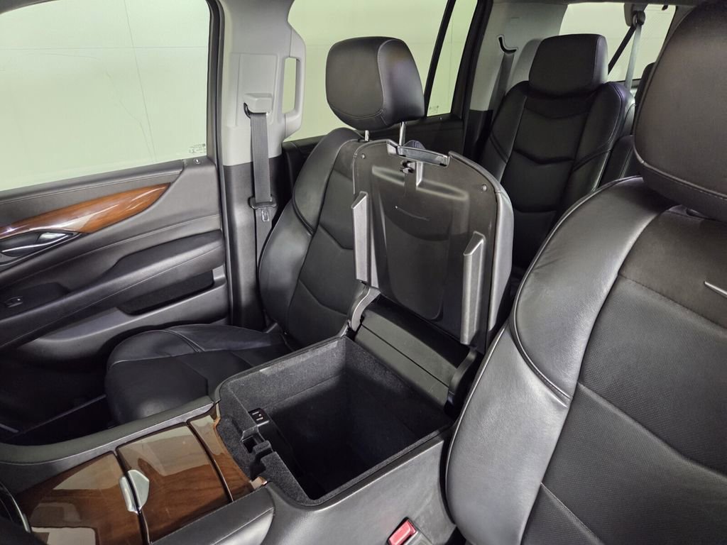 Used 2019 Cadillac Escalade ESV Luxury RWD image 21