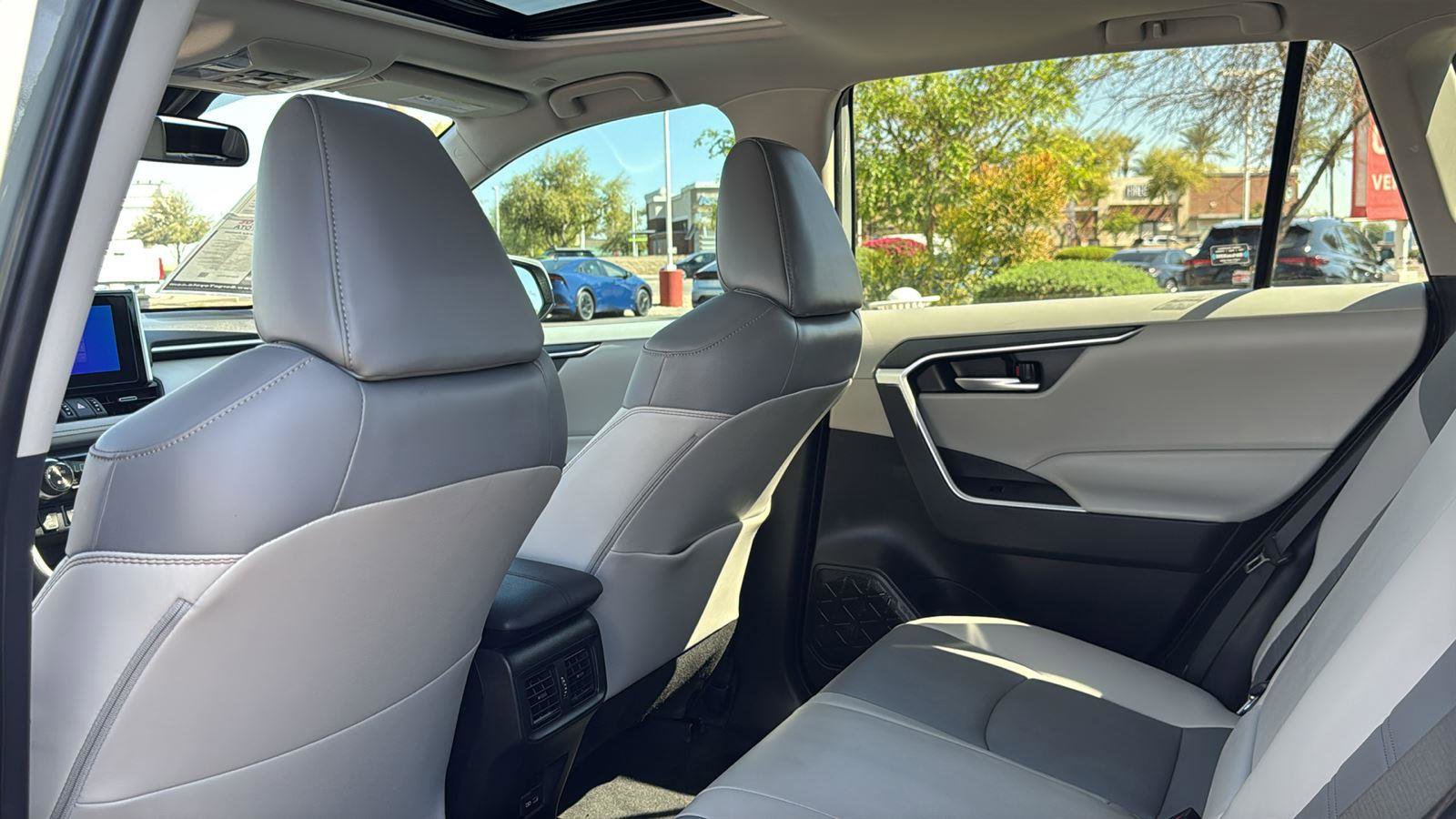 Used 2023 Toyota RAV4 XLE Premium image 28