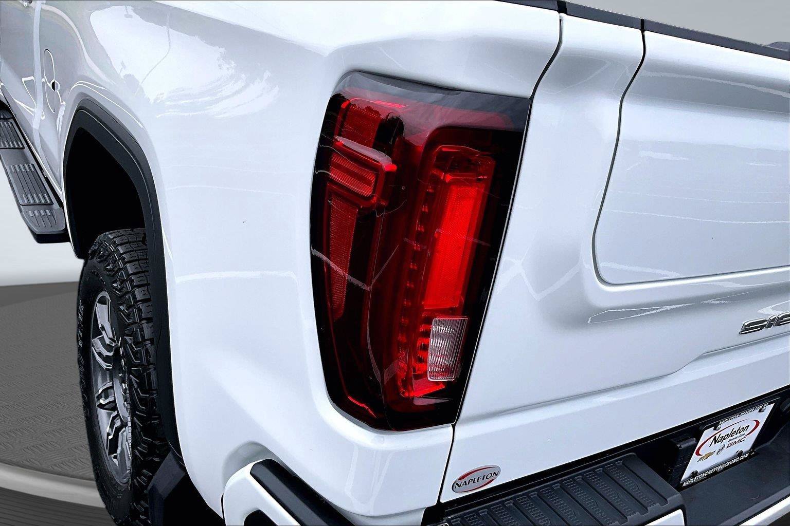 Used 2024 GMC Sierra 1500 AT4 w/ Technology Package AWD/4WD image 31