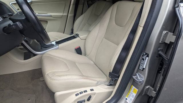 Used 2015 Volvo XC60 3.2 Platinum image 17