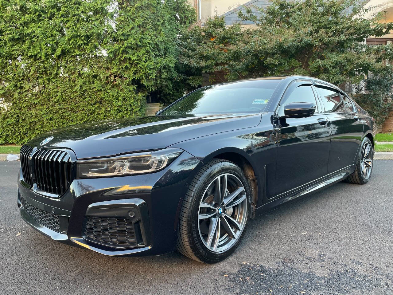 Used 2020 BMW 740i xDrive w/ M Sport Package image 3