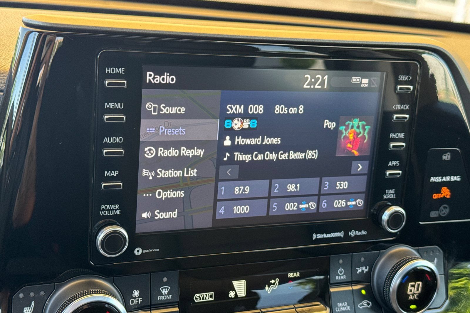 Used 2022 Toyota Highlander XLE FWD image 23