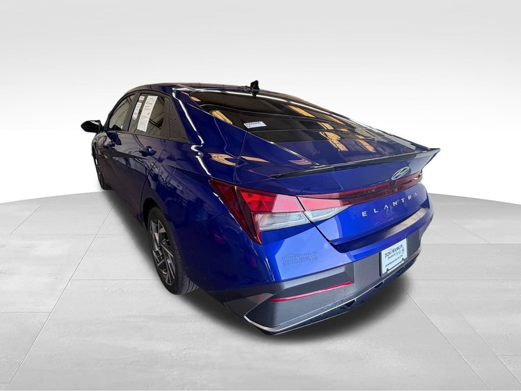 Used 2025 Hyundai Elantra Sport FWD image 4