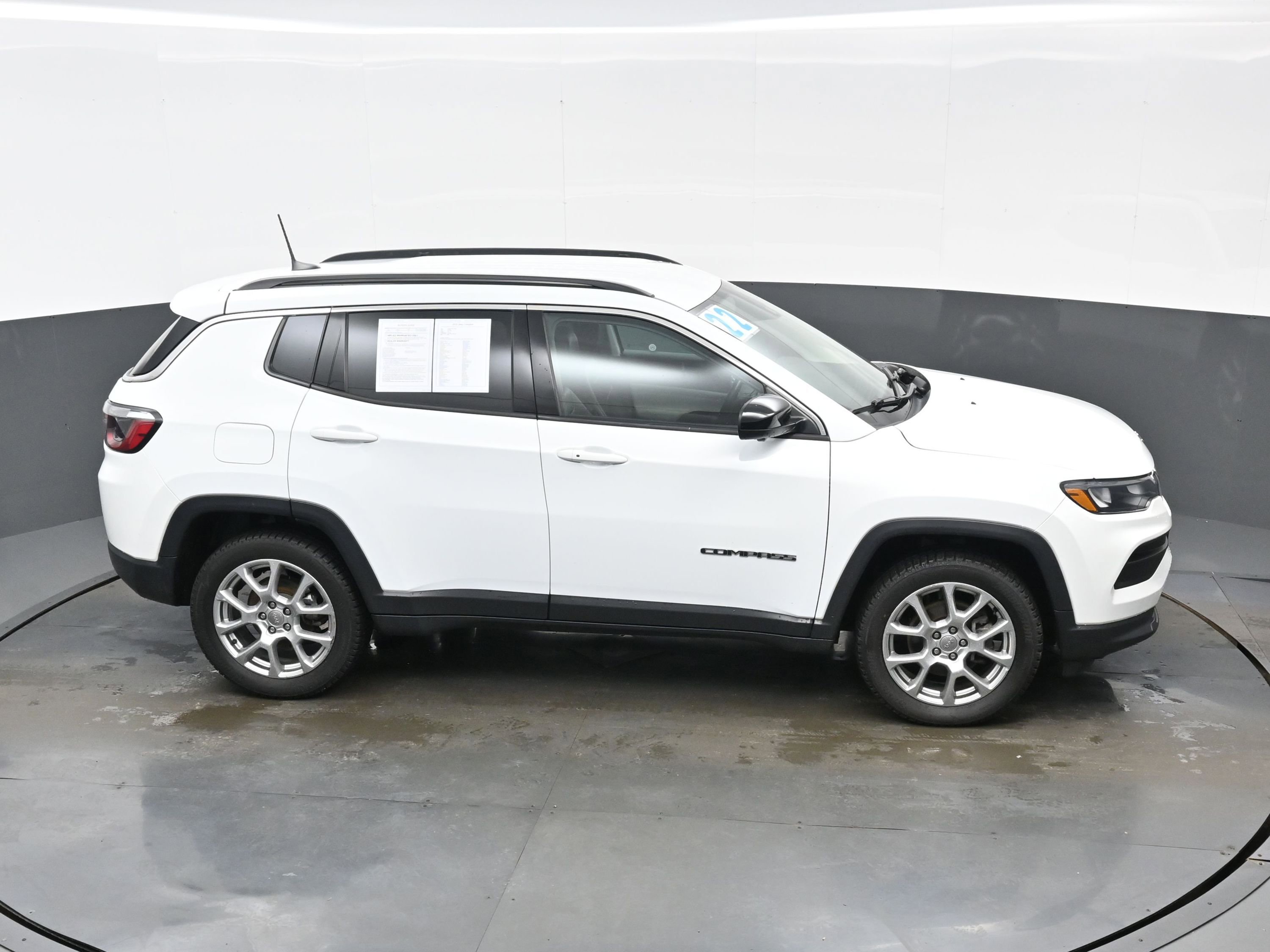 Used 2022 Jeep Compass Latitude image 36