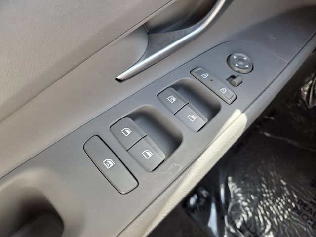 Used 2025 Hyundai Elantra SEL FWD image 21