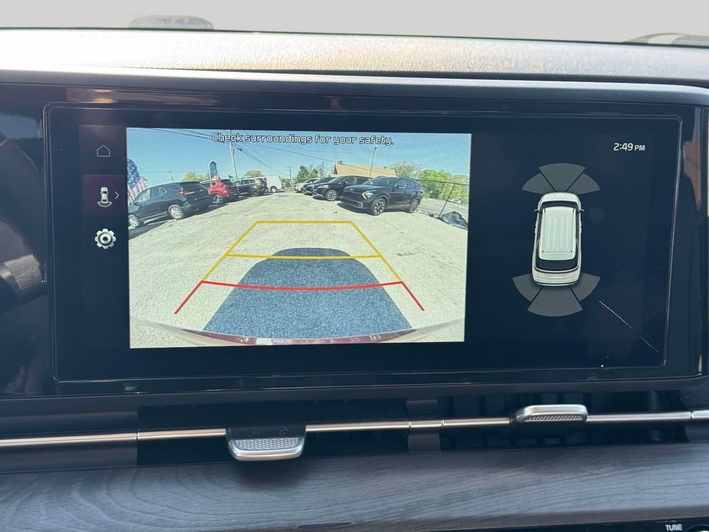 Used 2024 Kia Carnival EX FWD image 27