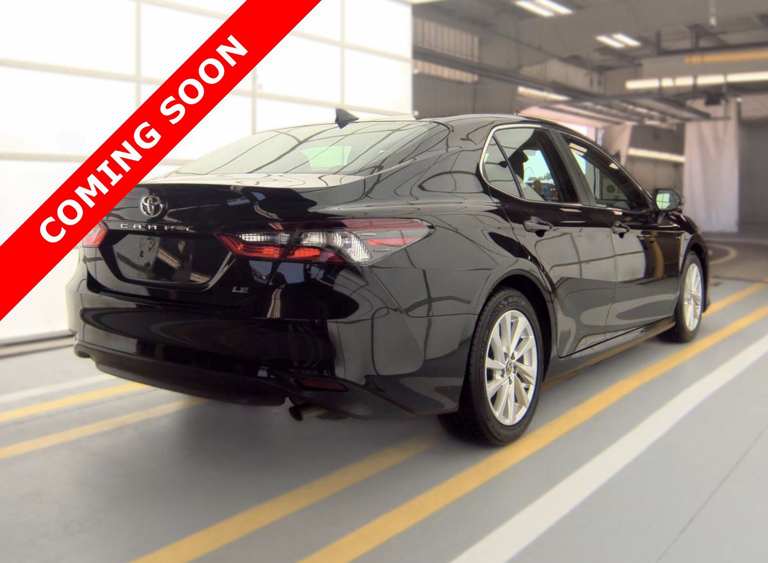 Used 2023 Toyota Camry LE FWD image 5