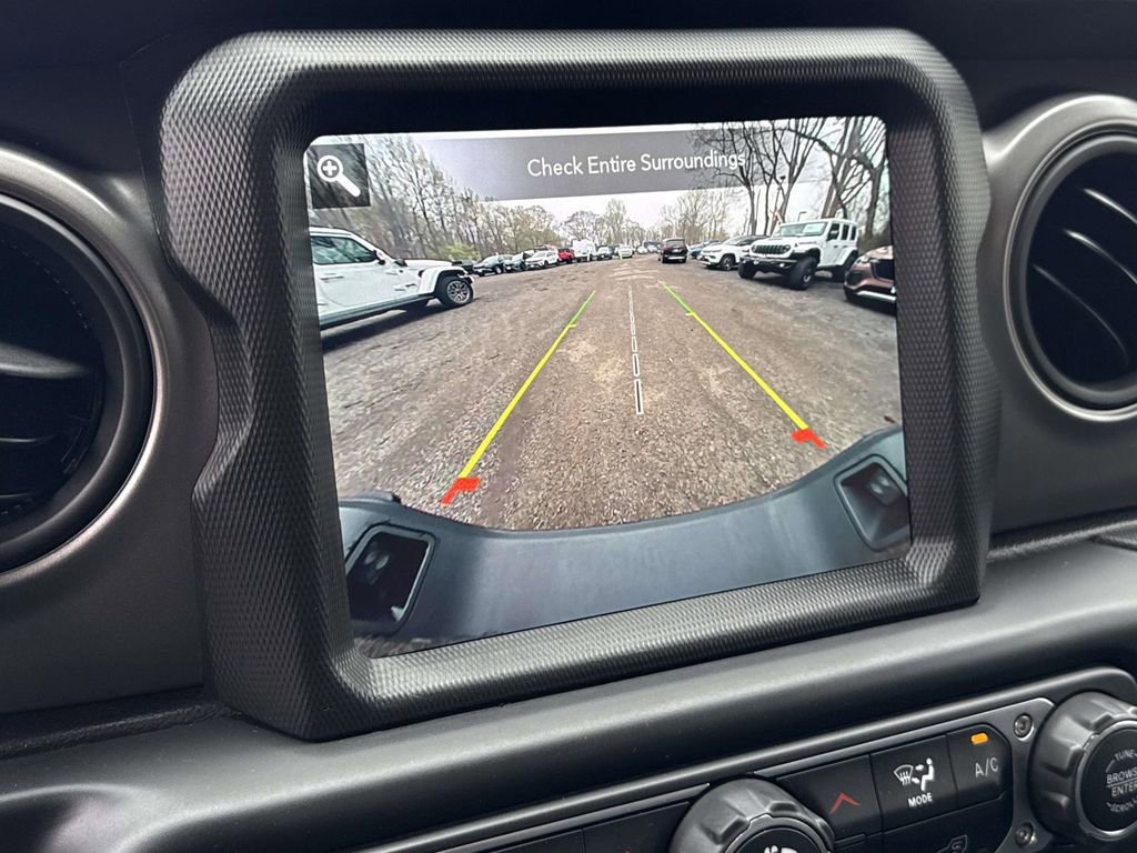 Used 2022 Jeep Gladiator Willys image 27