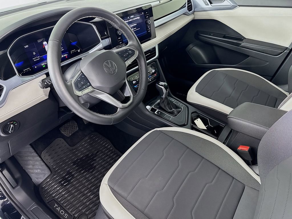 Used 2025 Volkswagen Taos SE image 10