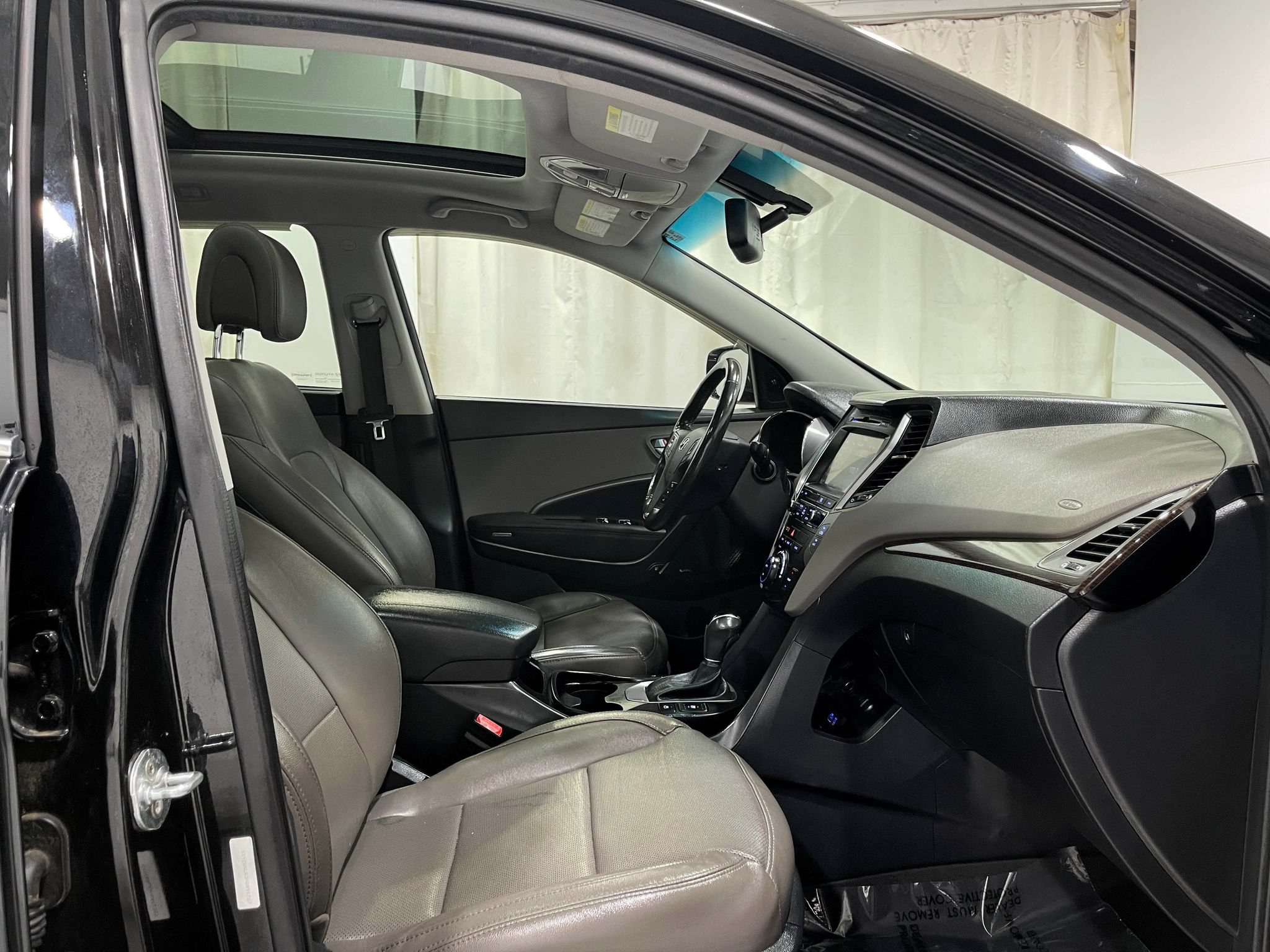 Used 2017 Hyundai Santa Fe Sport FWD image 32