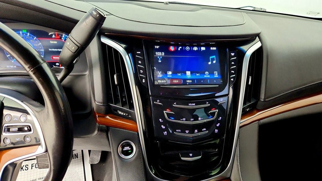 Used 2019 Cadillac Escalade Luxury AWD/4WD image 18