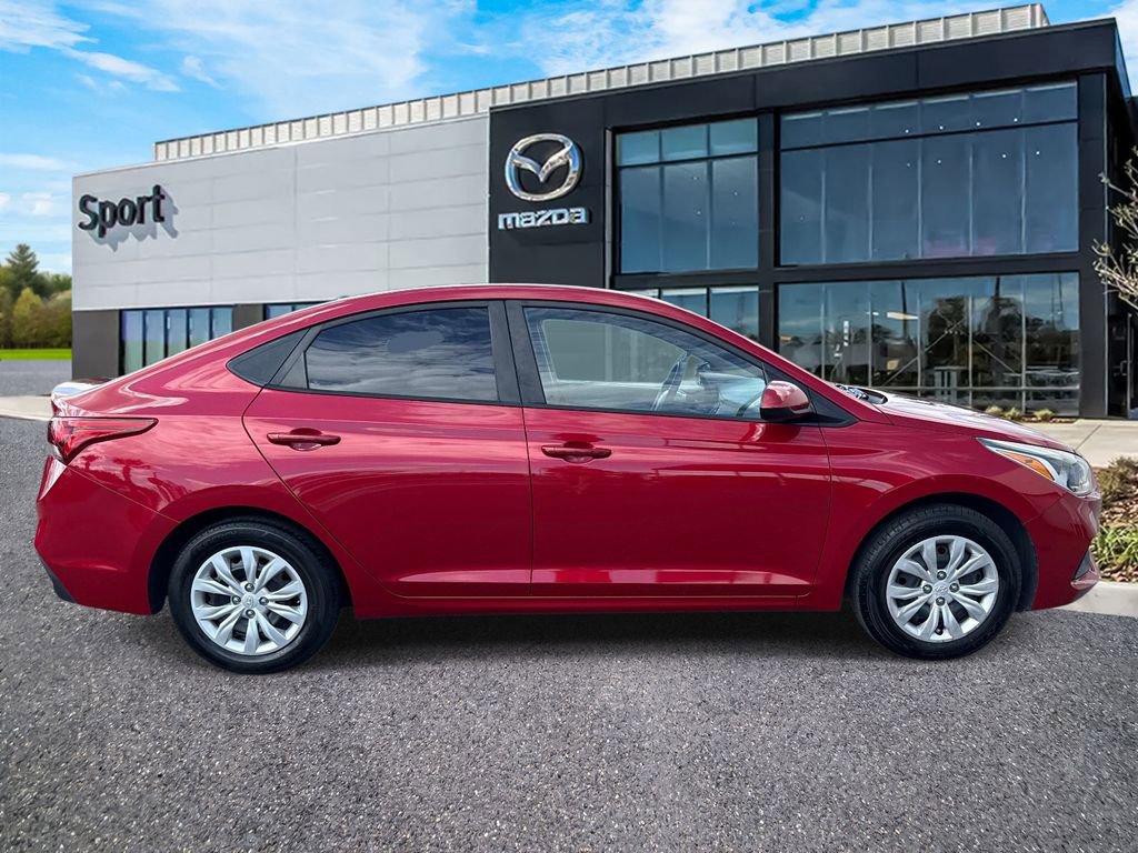 Used 2018 Hyundai Accent SE FWD image 2