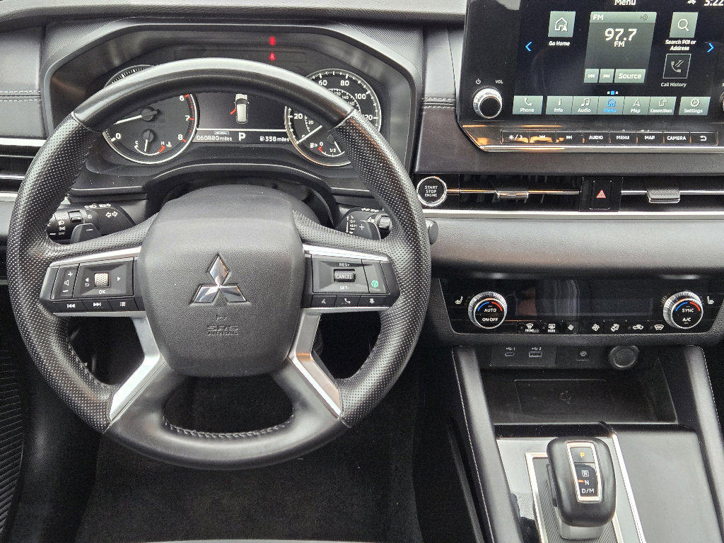 Used 2024 Mitsubishi Outlander SE image 10