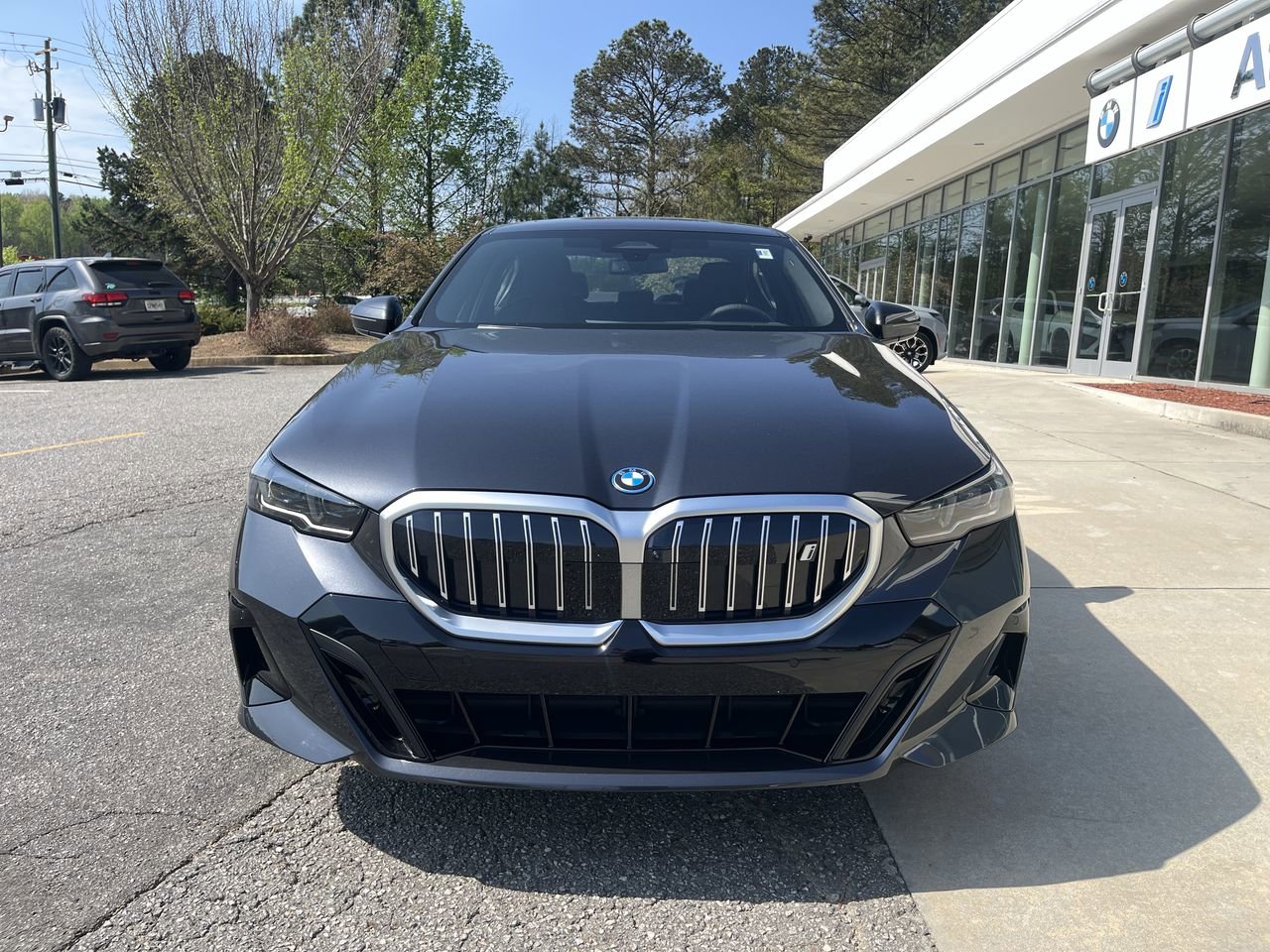 Used 2026 BMW i5 eDrive40 w/ M Sport Package RWD image 3