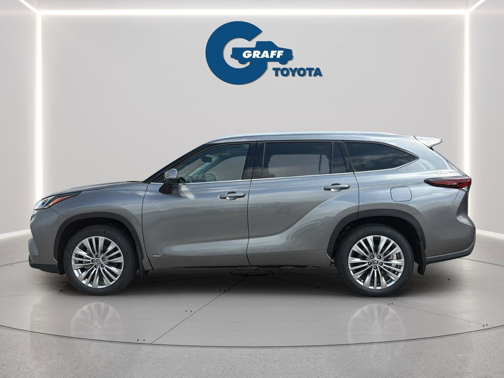 Used 2026 Toyota Highlander Platinum image 3